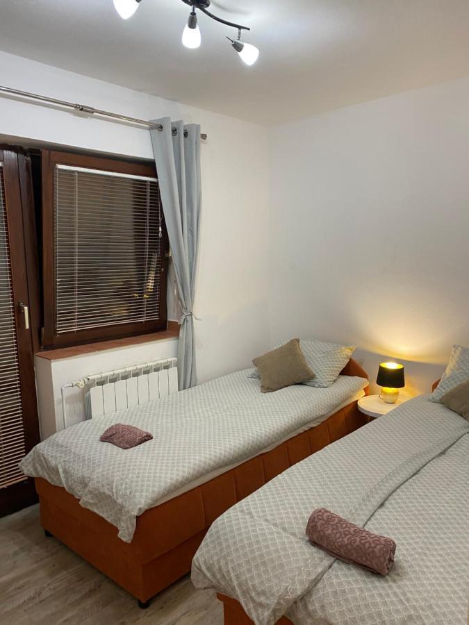 Apartman Laura Smoljanac Esterno foto